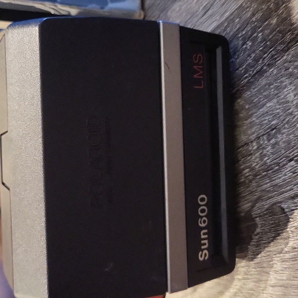 Polaroid 600 Series Camera - Picture 4 of 9